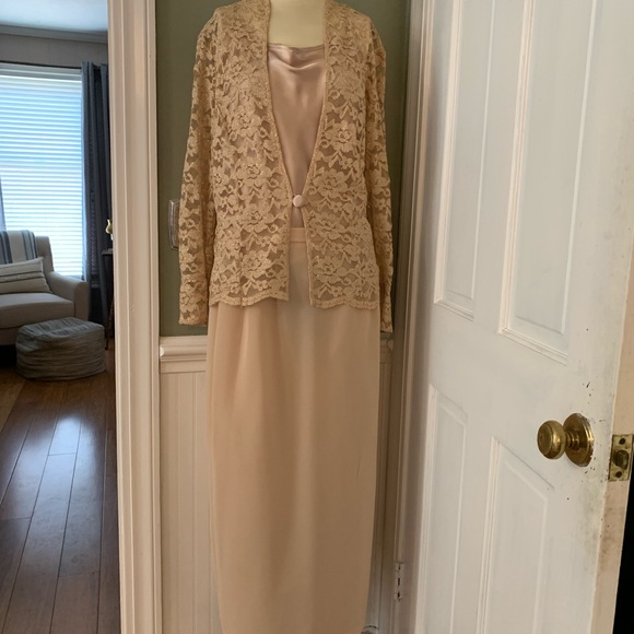 Jessica Howard formal - Picture 15 of 15